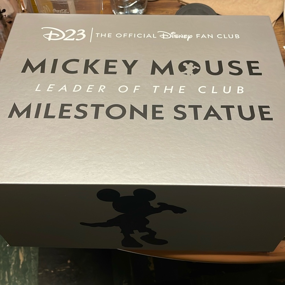 D23 Disney Mickey Mouse leader of the club Milestone Statue 100